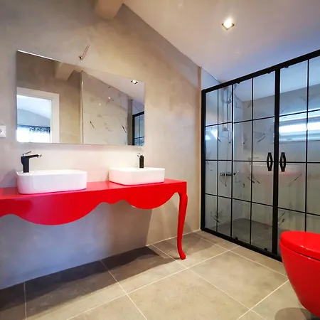 Red F30 Kirmizi,Modern Tasarimli Villa